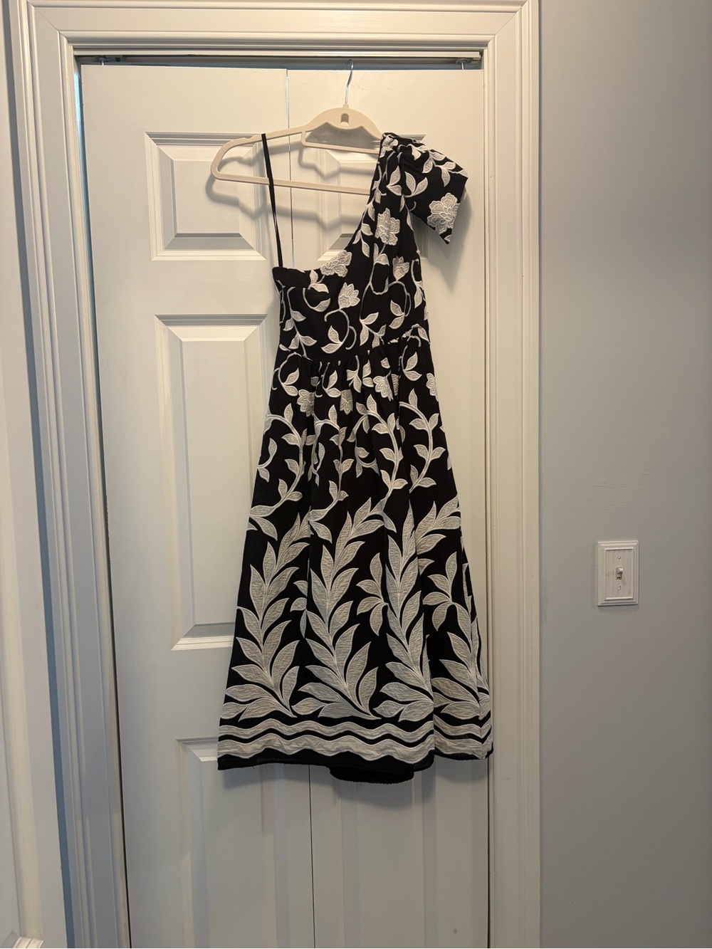 Beautiful by Anthropologie Black One-Shoulder Floral-Leaf Midi Dress
